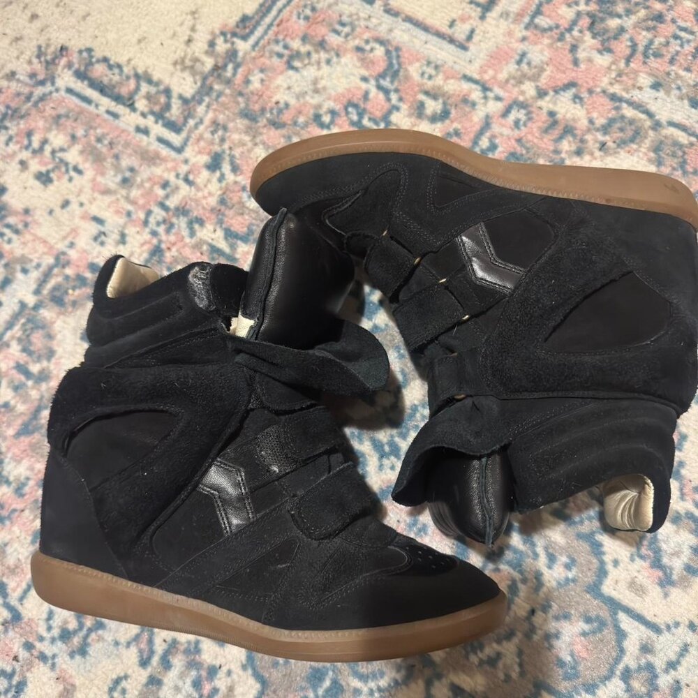 Isabel Marant Women's Black and Navy Trainers